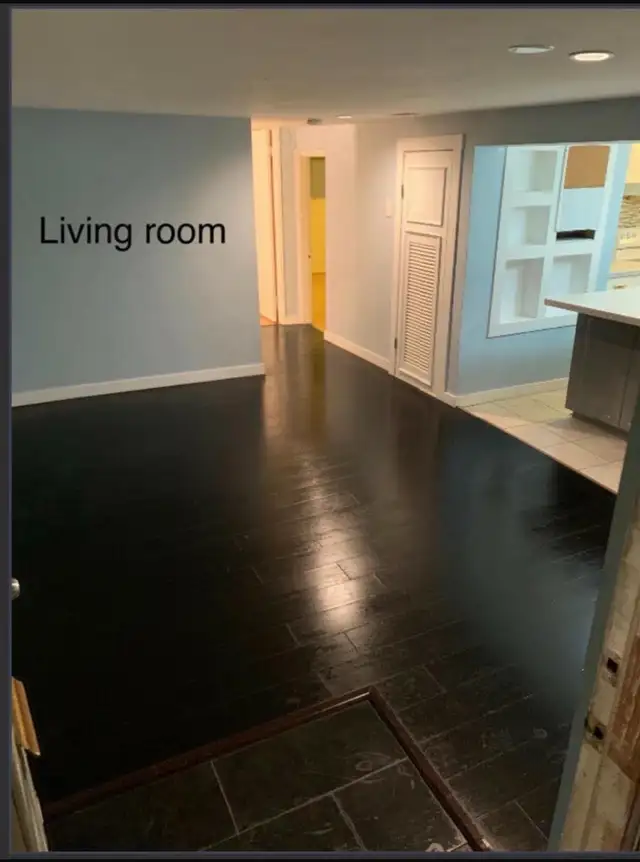 Single room available in 3 bedroom suite - Photo 3