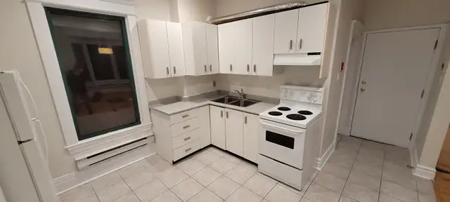 Roncesvalles Village, Large 2 Bedrm Plus,  Main Fl, Parking