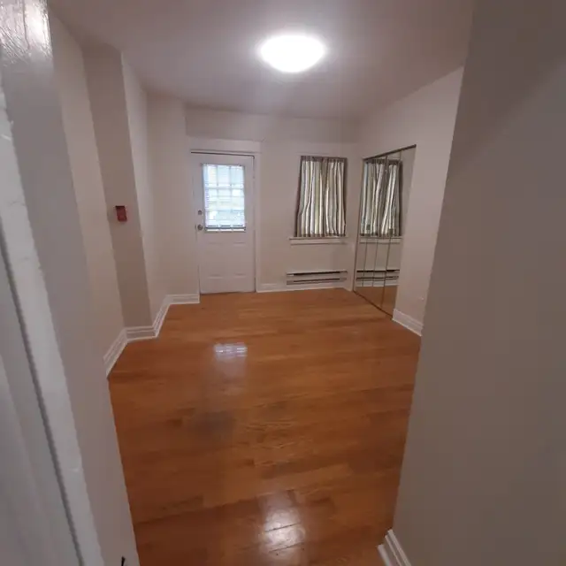 Roncesvalles Village, Large 2 Bedrm Plus,  Main Fl, Parking - Photo 9