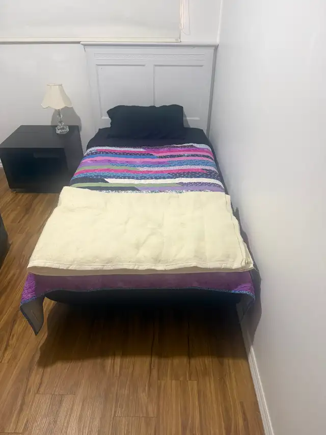 CLEAN QUIET - ROOM FOR RENT - MARLBOROUGH - Photo 2