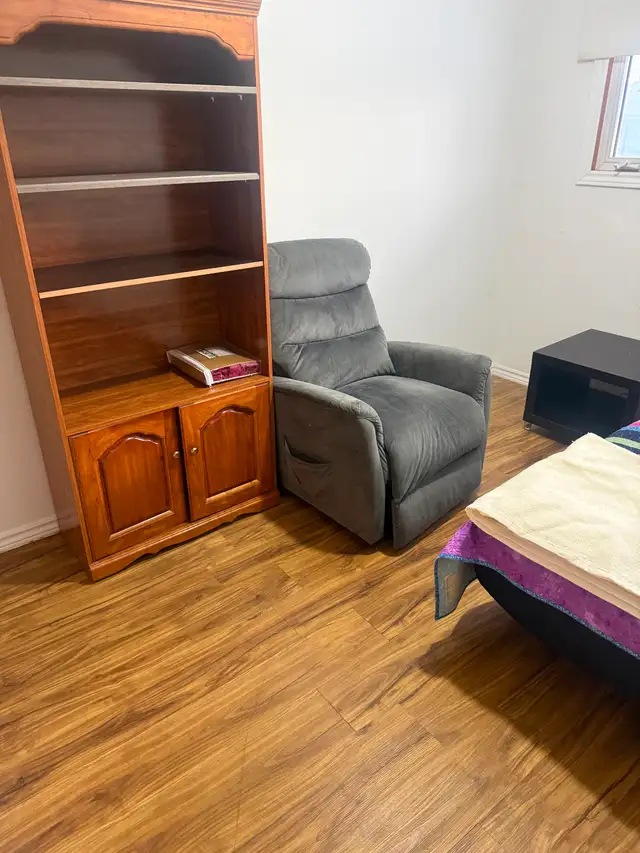 CLEAN QUIET - ROOM FOR RENT - MARLBOROUGH - Photo 3