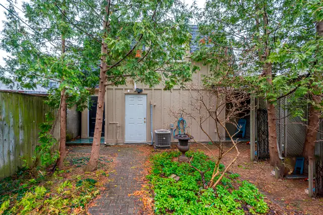 BEAUTIFUL 1BR BRAND NEW COACH HOUSE IN HARBORD VILLAGE! - Photo 2