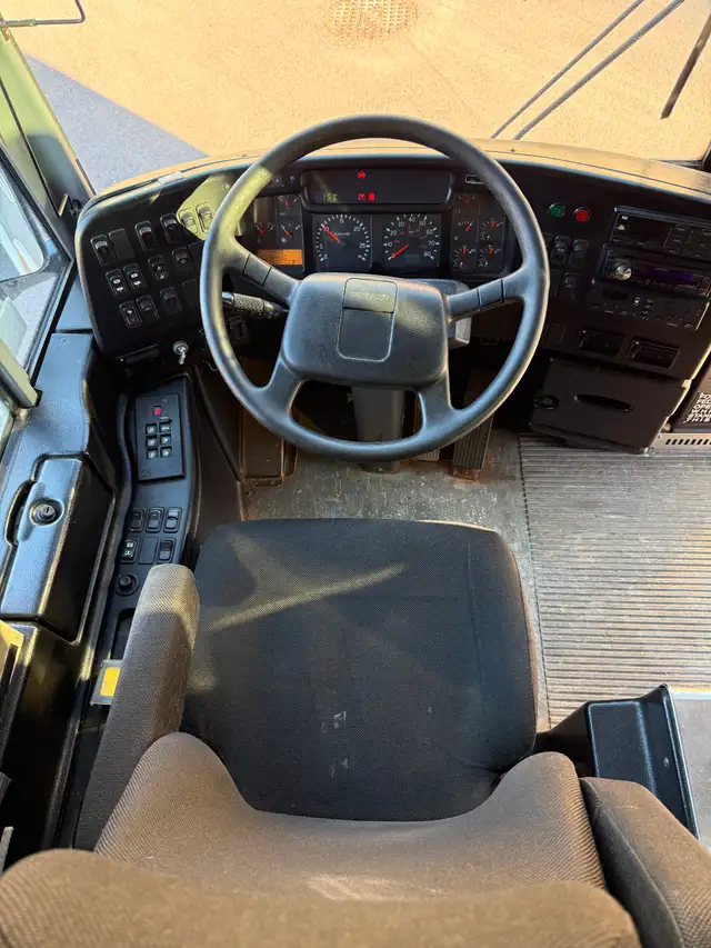 Prevost bus for sale. - Photo 8