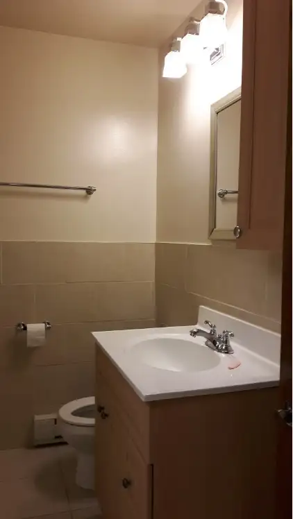 Spacious  5 1 / 2  in Saint Leonard - St Leonard near Anjou - Photo 2