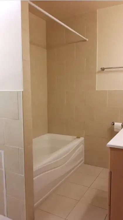 Spacious  5 1 / 2  in Saint Leonard - St Leonard near Anjou - Photo 4