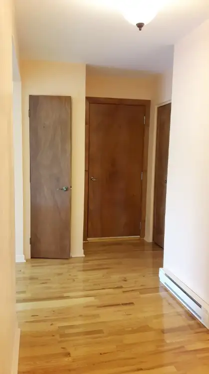 Spacious  5 1 / 2  in Saint Leonard - St Leonard near Anjou - Photo 10