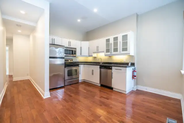 BEAUTIFUL 3BR MAIN FLOOR IN YORKVILLE  W/ LIVING ROOM AND DECK! - Photo 2