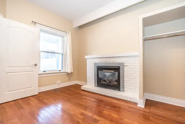 BEAUTIFUL 3BR MAIN FLOOR IN YORKVILLE  W/ LIVING ROOM AND DECK! - Photo 3