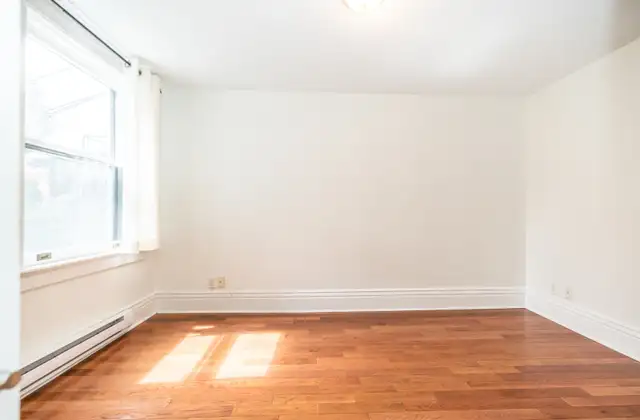 BEAUTIFUL 3BR MAIN FLOOR IN YORKVILLE  W/ LIVING ROOM AND DECK! - Photo 4