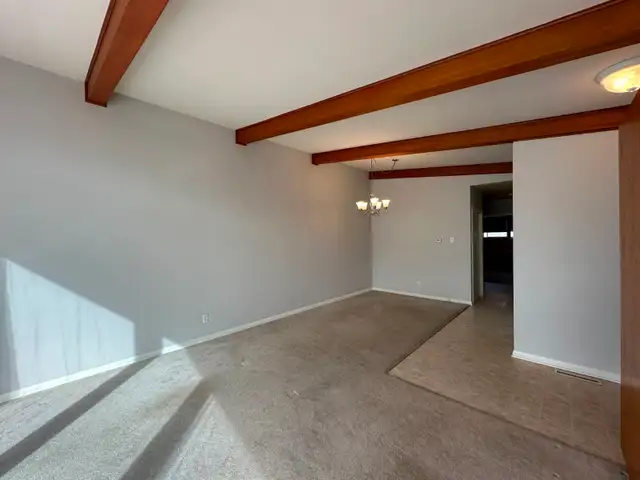 2 Bedroom Upper Suite for Rent – 5 mins from UofC! - Photo 3