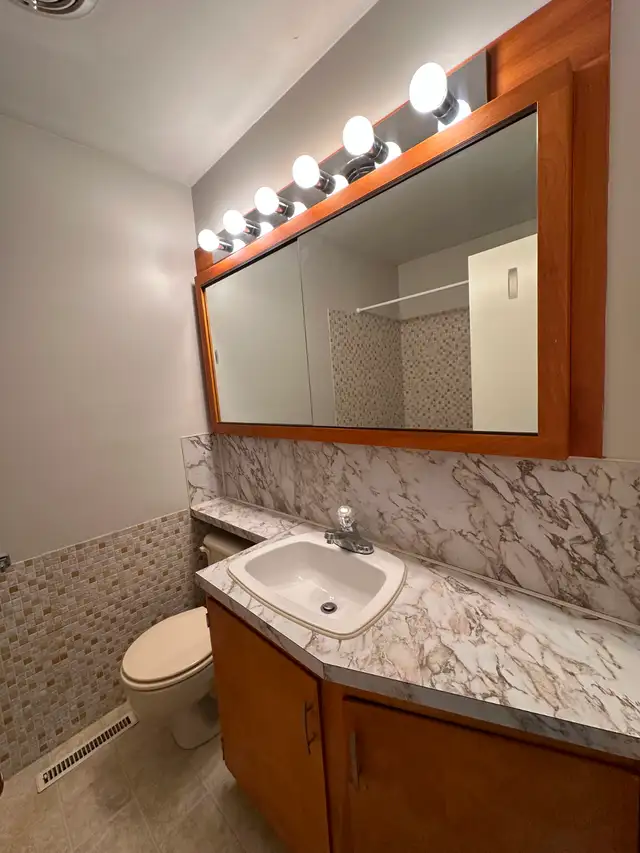 2 Bedroom Upper Suite for Rent – 5 mins from UofC! - Photo 6