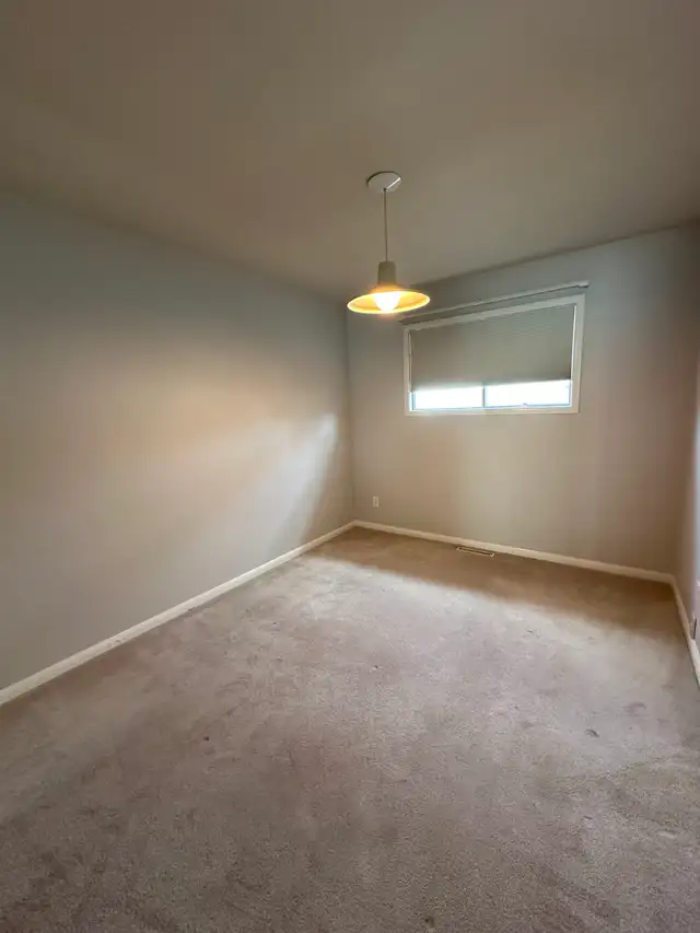 2 Bedroom Upper Suite for Rent – 5 mins from UofC! - Photo 8