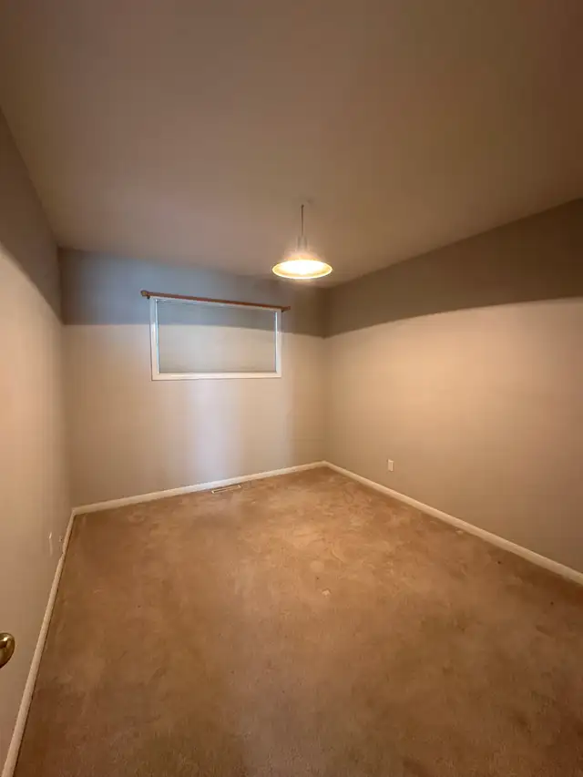 2 Bedroom Upper Suite for Rent – 5 mins from UofC! - Photo 9