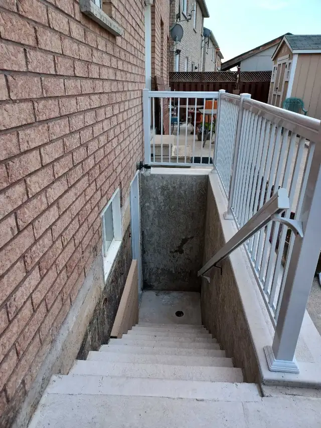 Basement for rent May 01 - Photo 2