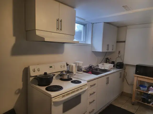 Room for Rent Near MacMaster University - Photo 3