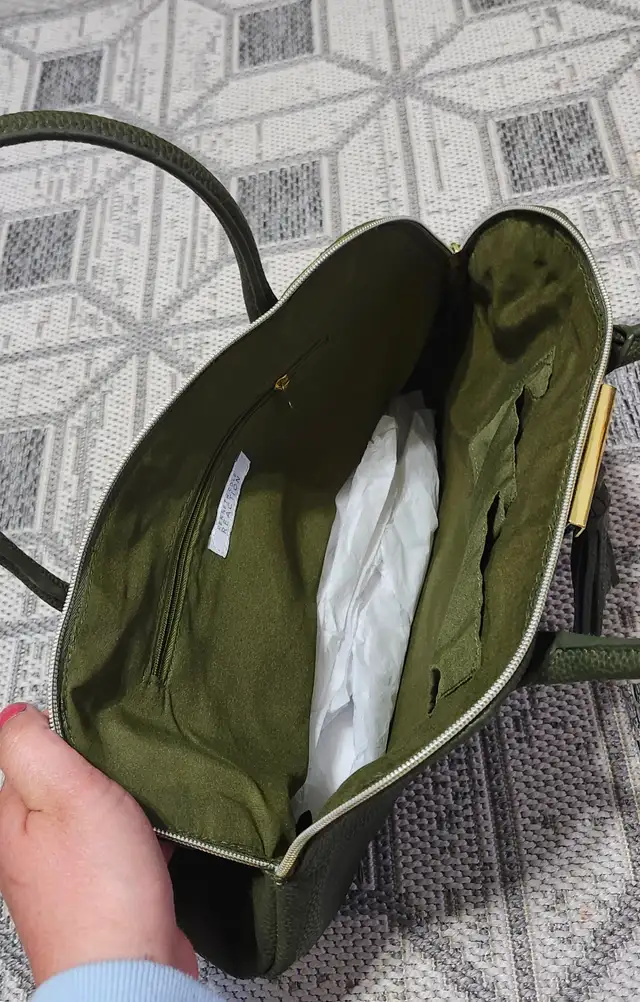 Excellent condition green leather Kenneth Cole Reaction purse - Photo 2