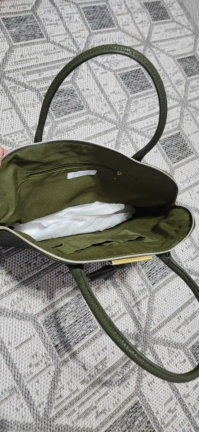 Excellent condition green leather Kenneth Cole Reaction purse - Photo 3