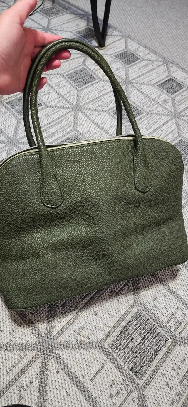 Excellent condition green leather Kenneth Cole Reaction purse - Photo 4