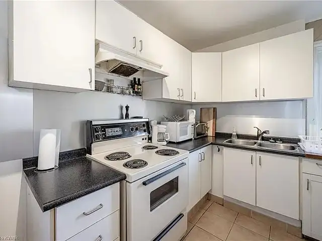 1 Room Available close to McMaster or Mohawk - Photo 4