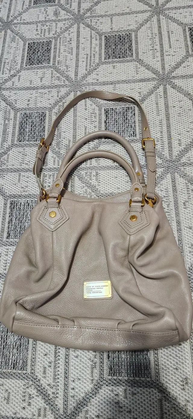 Excellent condition Marc Jacobs medium beige purse