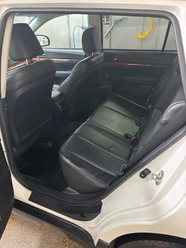 2010 Subaru Outback - Photo 8