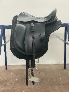 15.5" Ansur treeless dressage saddle