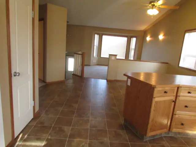 MAIN FLOOR, 2 BEDROOM, 2 BATH, 5 APPLIANCES, AVAILABLE MAY 1st - Photo 3