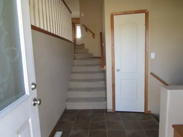 MAIN FLOOR, 2 BEDROOM, 2 BATH, 5 APPLIANCES, AVAILABLE MAY 1st - Photo 4