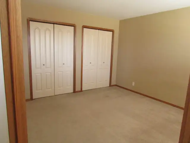 MAIN FLOOR, 2 BEDROOM, 2 BATH, 5 APPLIANCES, AVAILABLE MAY 1st - Photo 6