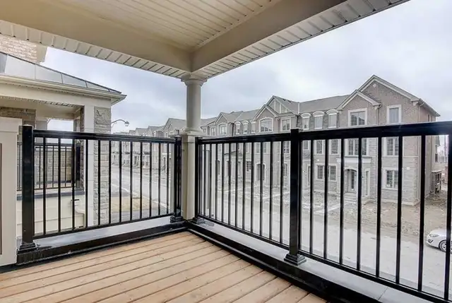 3 1BR Townhome (Move-in mid May) / Sublease in Richmond Hill - Photo 2