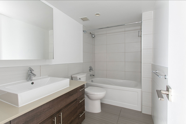 Magnifique 4 ½ en cession de bail Proche metro, REM à Outremont - Photo 3