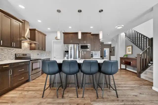 NO REAR NEIGHBOURS/ CLOSE TO PARKS/SCHOOLS /QUICK POSSESSION - Photo 4