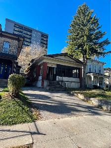 PERFECTLY LOCATED! Kitchener 3-bedroom house $2580/month