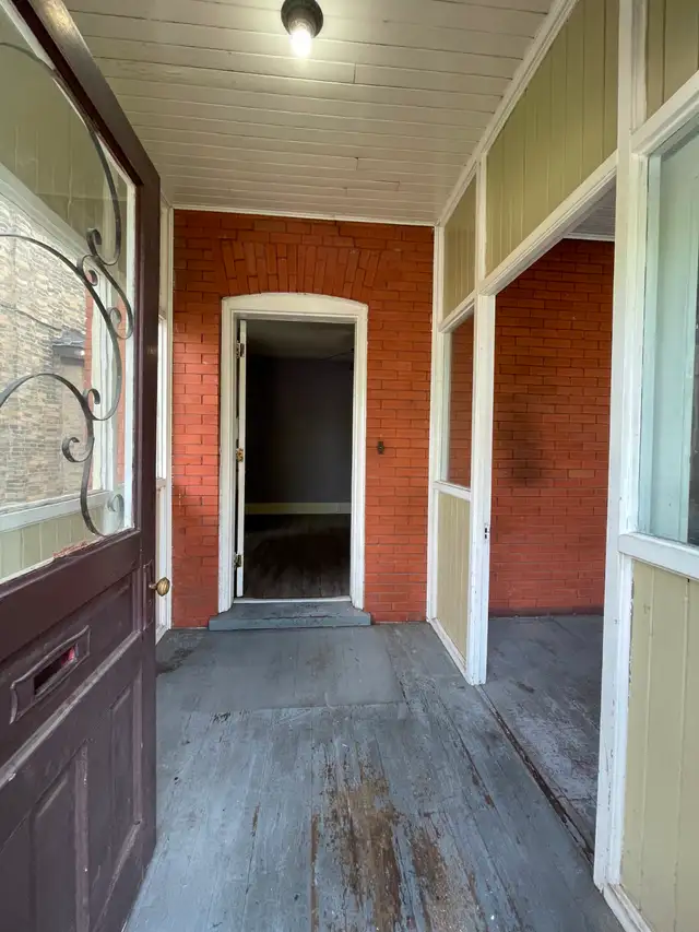 PERFECTLY LOCATED! Kitchener 3-bedroom house $2580/month - Photo 10