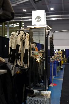 looking for help to set up in Tradeshow