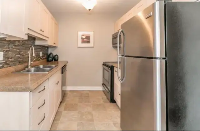 2 story 3 Bedroom  finished Basement House In Newmarket for Rent - Photo 4