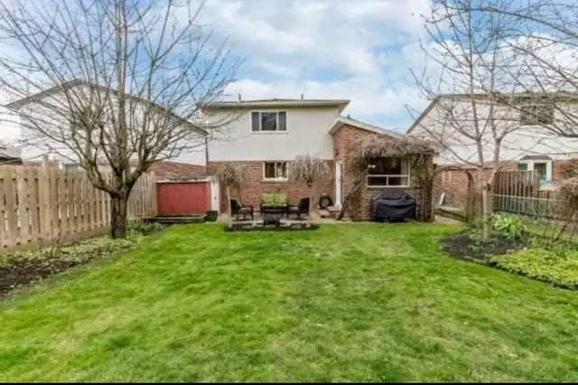 2 story 3 Bedroom  finished Basement House In Newmarket for Rent - Photo 10