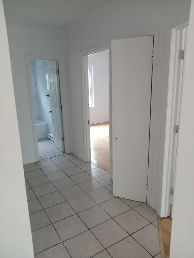 Beau 4 1/2 RÉNOVÉ | 1er étage d'un duplex | CDN-NDG - Photo 4