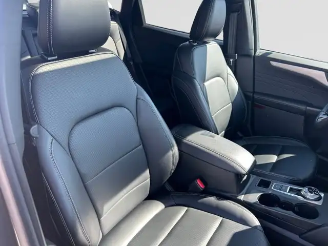 2025 Ford Escape PLATINUM EcoBoost™ AWD New Arrival - Photo 12