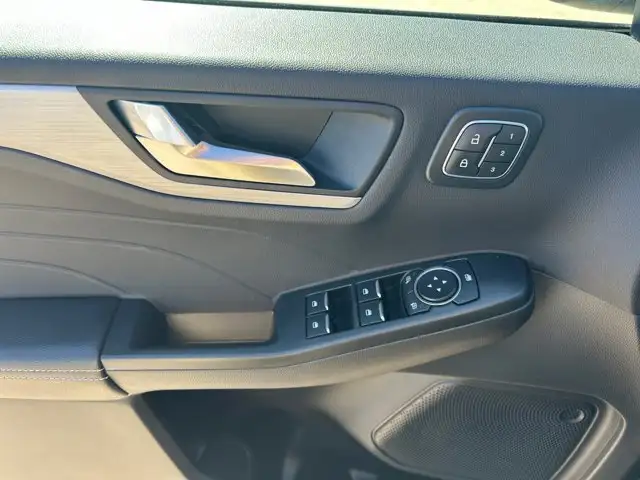 2025 Ford Escape PLATINUM EcoBoost™ AWD New Arrival - Photo 17