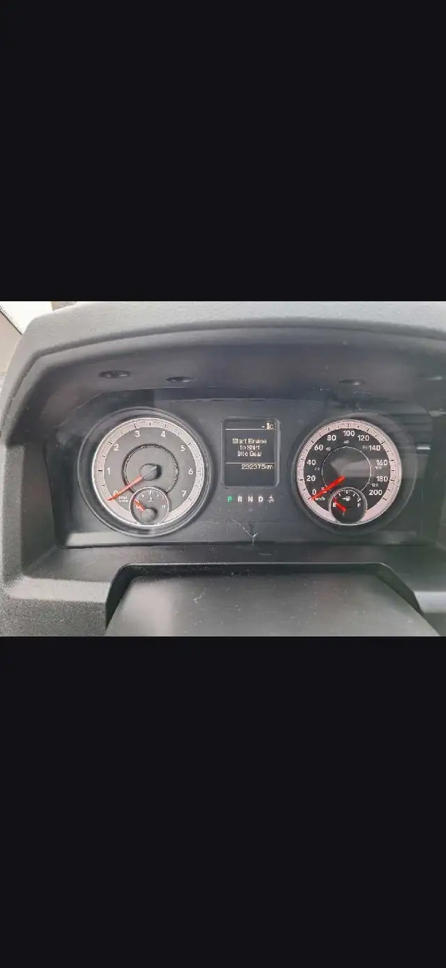 2013 Ram 1500 4x4 – One Owner – Newer Engine – MINT - Photo 9