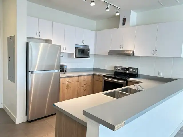 2BR - Bright & Spacious Apartment on Commercial Drive - $2650 - Photo 4