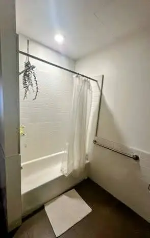 2BR - Bright & Spacious Apartment on Commercial Drive - $2650 - Photo 10