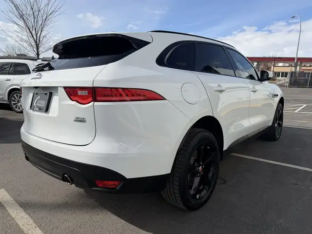 2017 Jaguar F-PACE 35t Prestige - Photo 5