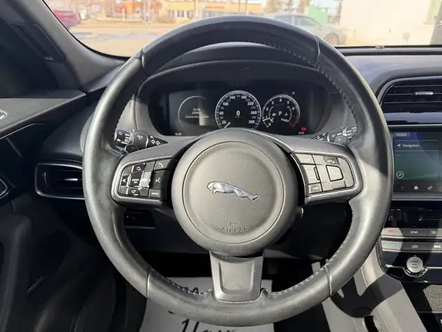 2017 Jaguar F-PACE 35t Prestige - Photo 10