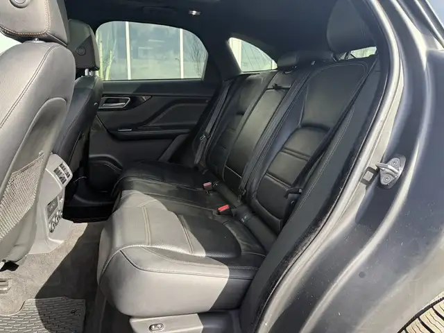 2017 Jaguar F-PACE 35t Prestige - Photo 15