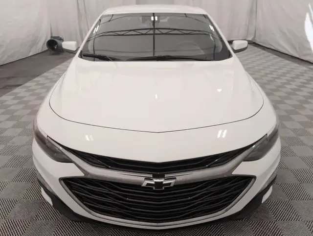 2024 Chevrolet Malibu - Photo 2