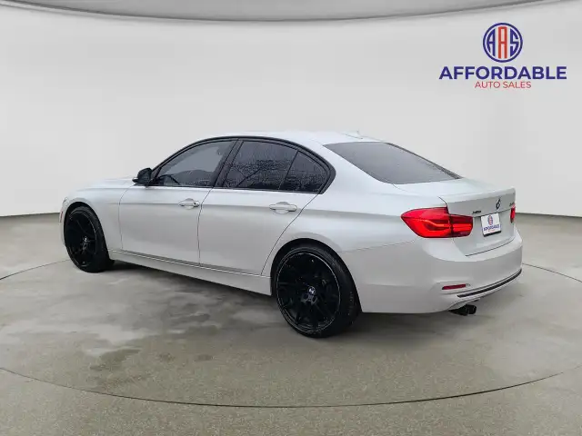 2018 BMW 3 Series 330i xDrive - Photo 3