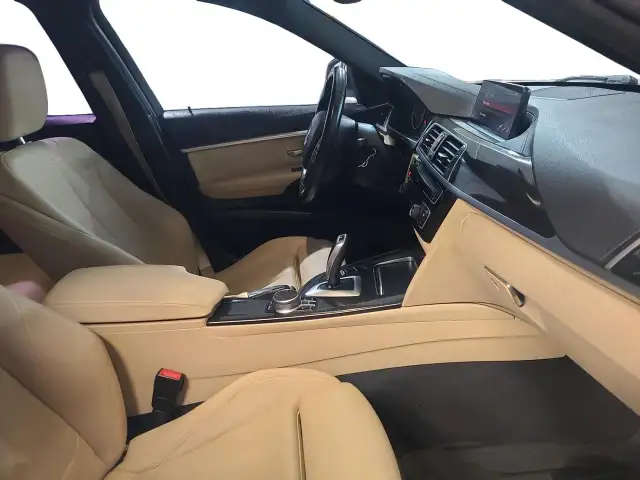 2018 BMW 3 Series 330i xDrive - Photo 16
