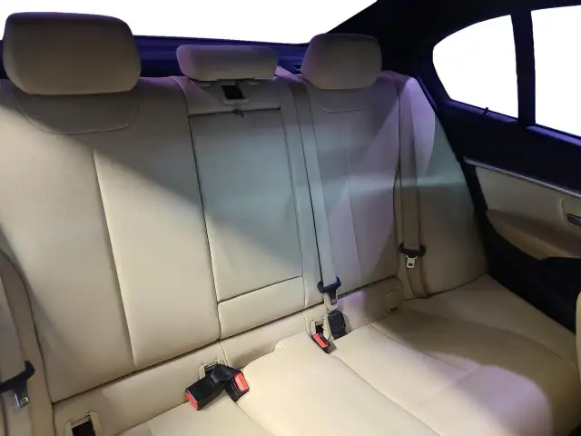 2018 BMW 3 Series 330i xDrive - Photo 17